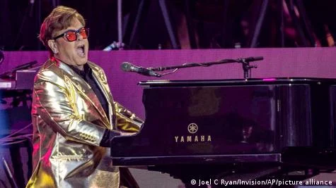 Elton John brilla en su último show en el Reino Unido: Glastonbury se rinde ante su espectáculo inolvidable