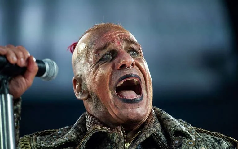 Rammstein enfrenta acusaciones de abuso sexual: Un momento crítico para la emblemática banda de metal